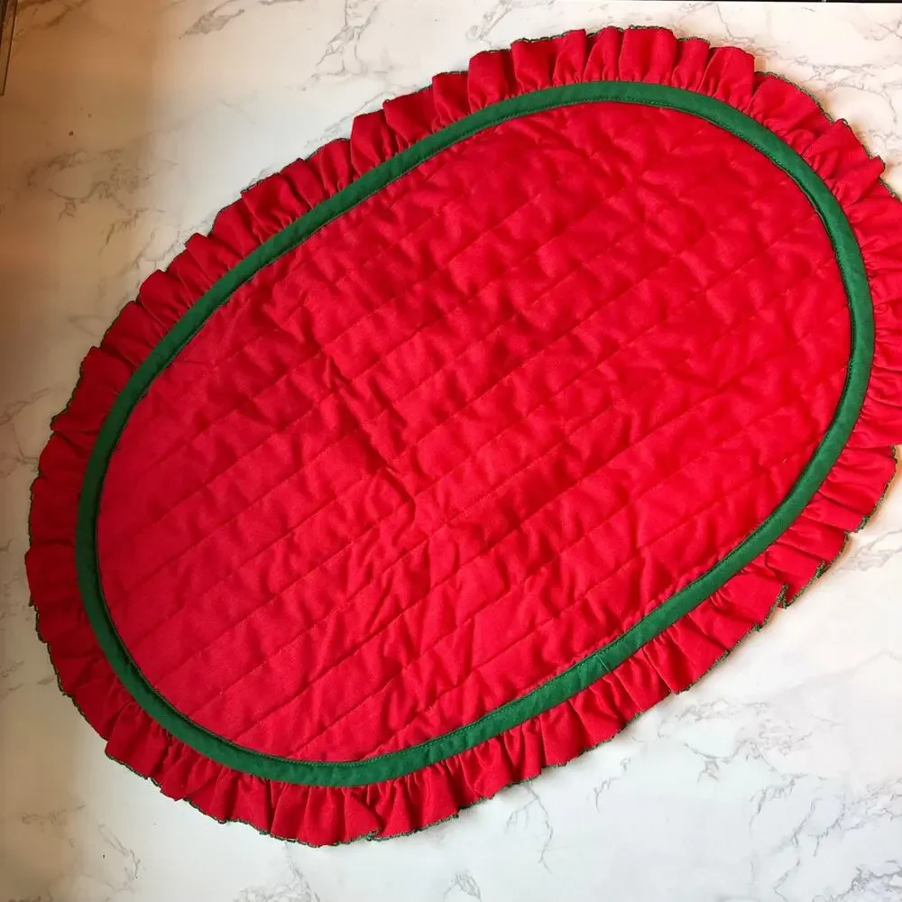 VTG Quilted Christmas Oval Placemats Red & Green Ruffle 6 pc
